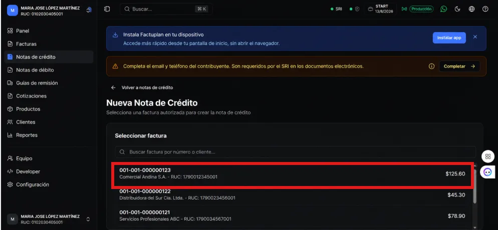 Pantalla Nueva Nota de Crédito de Factuplan con la lista de facturas autorizadas y una factura resaltada para seleccionarla