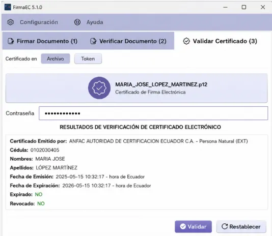 Panel de resultados de FirmaEC mostrando los datos del certificado validado: entidad emisora, cédula, nombres, apellidos, fecha de emisión, fecha de expiración y los campos Expirado: NO y Revocado: NO en verde